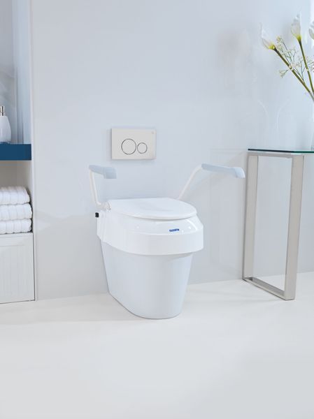 Сидіння для туалету Invacare Aquatec AT900 з підлокітниками 1012810 фото
